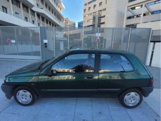 clio 1 très bon état