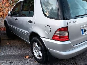 auto je vd mon mercedes ml320 année 2000 5 places 5 portes boîte automatique essence 138000 km conduite à droite