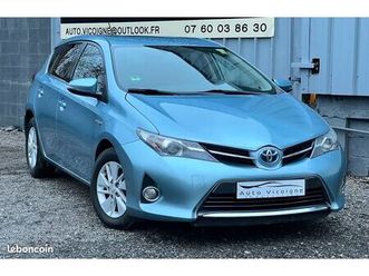 toyota auris hybride comfort /1.8 vvt-i hsd 16v 100 ch/ gps / caméra / entretiens à jours