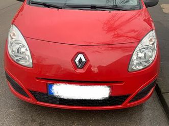 zum verkauf steht ein twingo 2, mit neuem tüv bis 11/2027