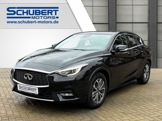 infiniti q30 1.5 d dct business pdc shz tempomat kamera