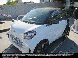 smart fortwo eq passion **carica rapida**nav+pdc+l