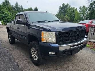 2011 chevy silverado 1500 lt - z71- lifted truck - 4wd