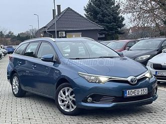 toyota auris touring sports 1.8 hsd executive (automata) törésmentes.hibrid akksi cserélve