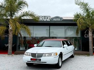 lincoln town car limousine