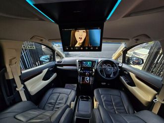 2025 (15) - 8 seater 2.5 5-door