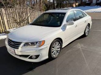 2011 hyundai azera limited sedan 4d in white with a gray interior