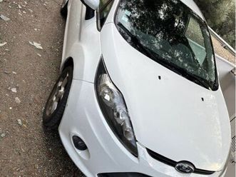 voiture ford fiesta