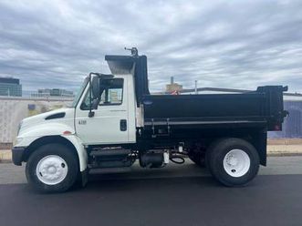 2003 international 4300 dump truck -new body-