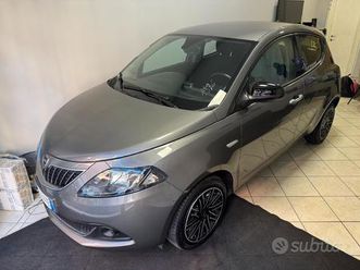 lancia ypsilon 1.0 firefly 5 porte s&s hybrid gold