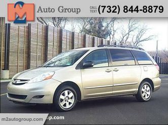 2006 toyota sienna le 7 passenger 4dr mini van