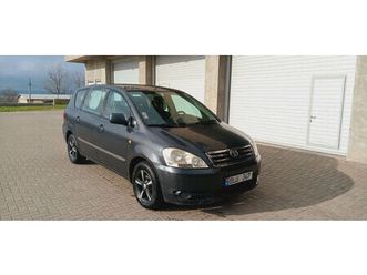 toyota avensis verso an. 2002