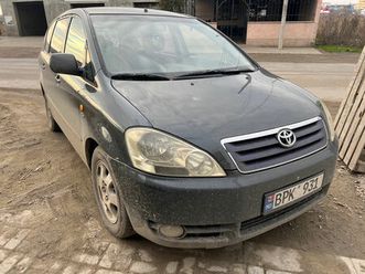 toyota avensis verso an. 2003