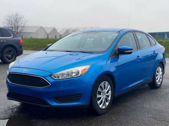 2015 ford focus se: back-up camera, heated seats, heated steering whee