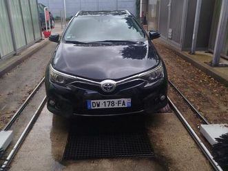 toyota auris touring sports hybride 136h dynamic business