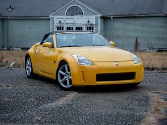2005 nissan 350z convertible in yellow
