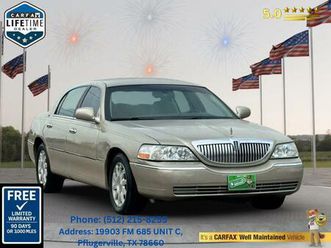 used 2011 lincoln town car signature