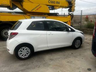 yaris iii 2011 3p 1.0