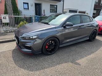 hyundai i30 n fastback 275 ps metallic grau mit 2. rädersatz
