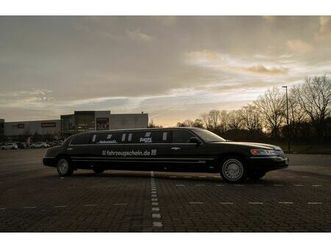 lincoln town car stretchlimo v8