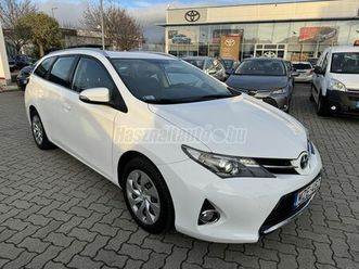 toyota auris touring sports 1.6 active trend+ 1.tulajdonostól-magyar autó-vezetett szervizkönyv