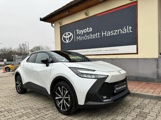 toyota c-hr 2.0 hybrid style e-cvt bi-tone 2 év toyota minősített használt garanciával!