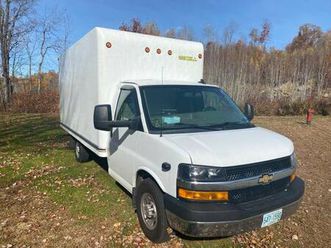 2020 chevy express 3500 box truck