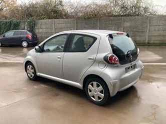 ② toyota aygo 1.0essence 2011avec 69000 km*clim*garantie*euro5 — toyota — 2ememain