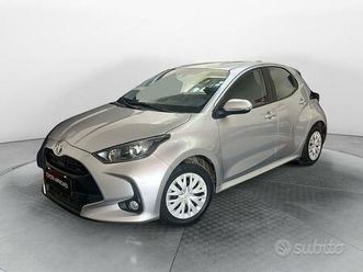 toyota yaris 1.5 hybrid 5 porte active