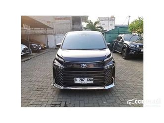 2023 toyota voxy 2.0 (non premium color) mpv
