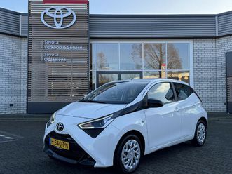 toyota aygo x-play nl-auto all-season airco bluetooth camera el-ramen/spiegels apple/android
