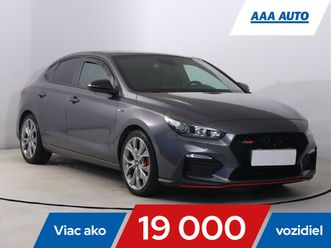 hyundai i30 fastback 1.4 t-gdin-line, sr,2.maj, serv.kniha
