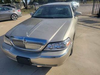 2011 lincoln town car signature limited