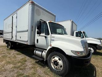 2009 international 4300 26’ box truck with liftgate