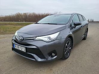 toyota avensis touring sports 2.0 d-4d executive