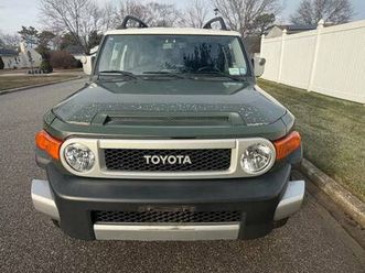 2010 toyota fj cruiser…