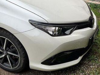 toyota auris black edition