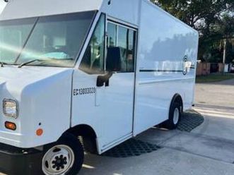 2015 ford e450 14' stepvan utilimaster low miles