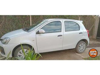 vendo toyota etios 5p 1.5 2023