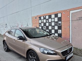 volvo v40 cross country,2014...reg 30.8.