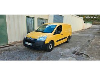 utilitaires berlingo rallongé ■pas de négociation part téléphone on discute devant le véhicule. ■defaut carrosserie sur les photos