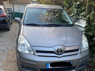 toyota-corolla-verso-2-2-d-4d-177-ch