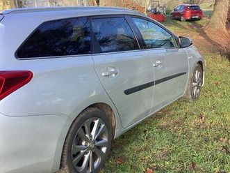 break toyota auris hybrid ts