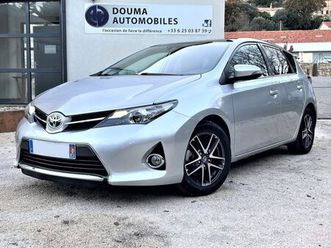 toyota auris hsd 136h skyblue