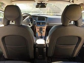 volvo v40 cross country d2 översta edition 120 ch