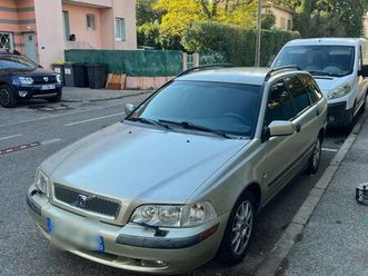 volvo v40 2001