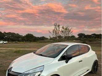 clio 4 rs trophy 220ch