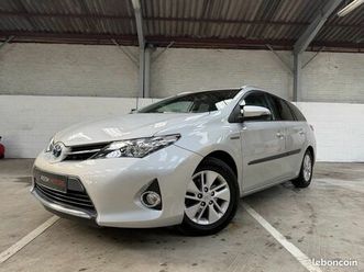 toyota auris 1.8 l 136h vvt-i hsd touring sport / suivi complet état remarquable