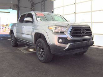 toyota tacoma sr5* crew cab* 49,200 bgn