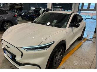 ford mustang mach-e standard range 269cv ( fari le